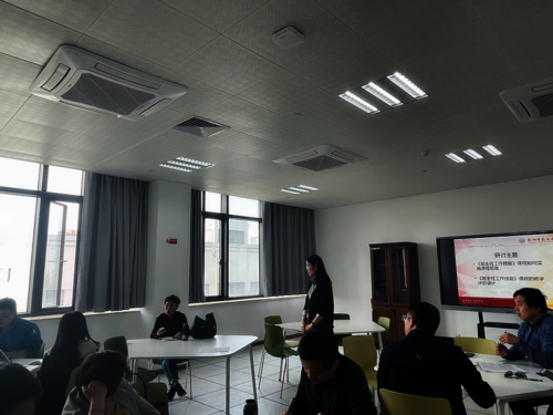色界吧
教学督导赵晓雄老师在研讨会上发言