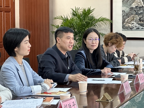 色界吧
黄校长发言
